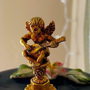 Antique/Vintage Swiss Reuge lipstick/cigarette music carousel